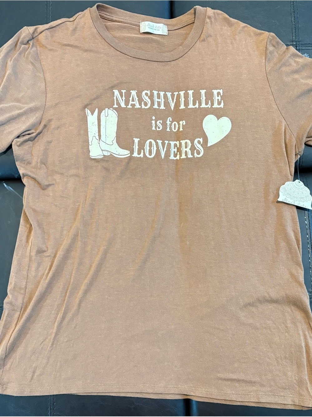 Nashville is for Lovers Graphic Tee Women’s Size Large